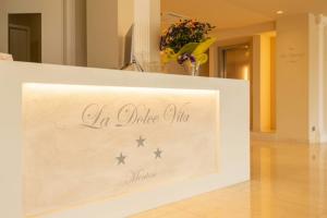 FASSA HOTEL LA DOLCE VITA MENTONE SFIDE D'ARTE 01