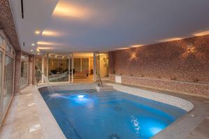 FASSA CENTRO BENESSERE HOTEL COLLEVERDE URBINO SISTEMA POSA 03